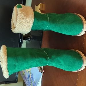 Green suede boots, never worn